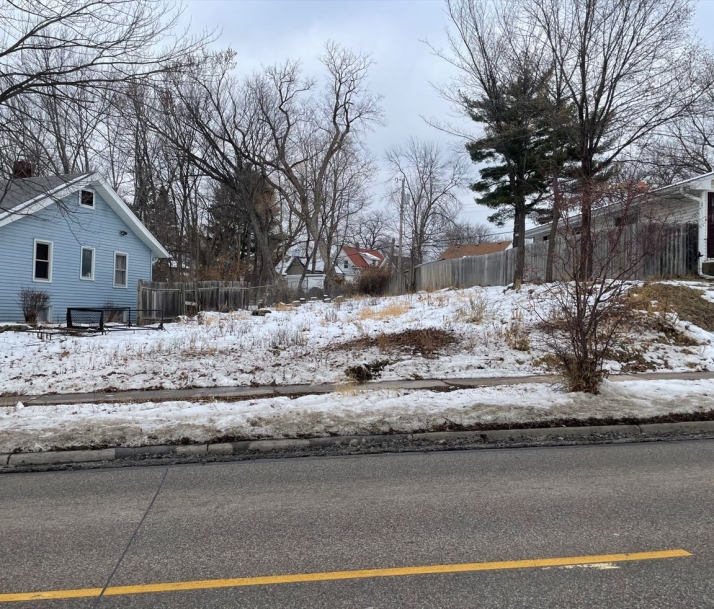 1213 3rd St E - Image 17375934