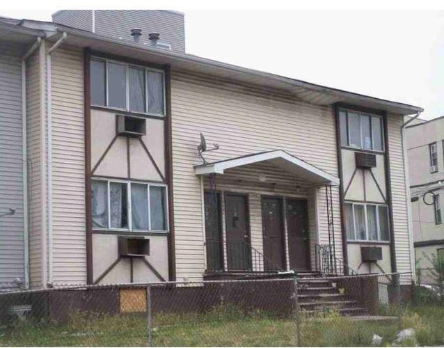 233 235 STRAIGHT ST - Image 17419773