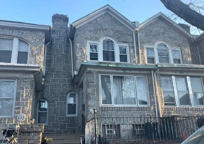 215 E COMLY ST - Image 17424437