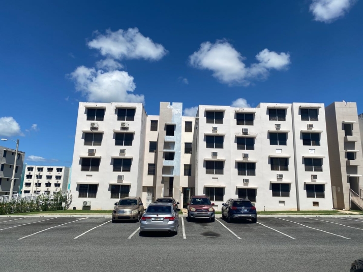 Apt R2-102 Bldg 2 Cond Balcones De Carolina - Image 17529301