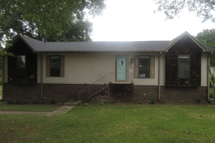 705 Brookview Dr - Image 17532673