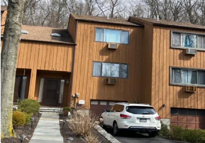 52 AMBER DR - Image 17575795