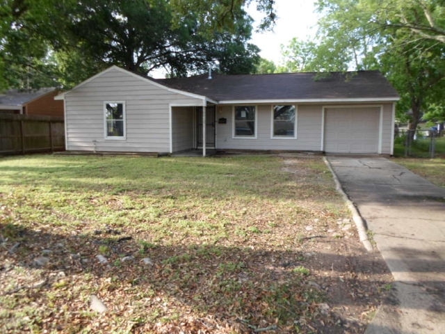5822 Doolittle Blvd