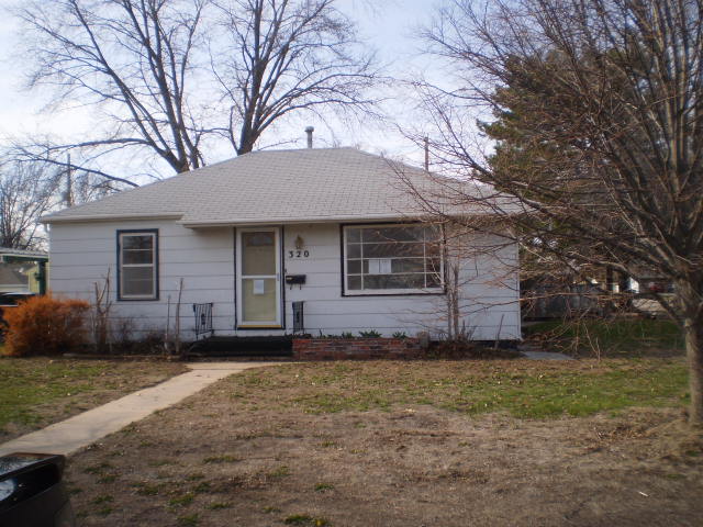 320 E 18th St