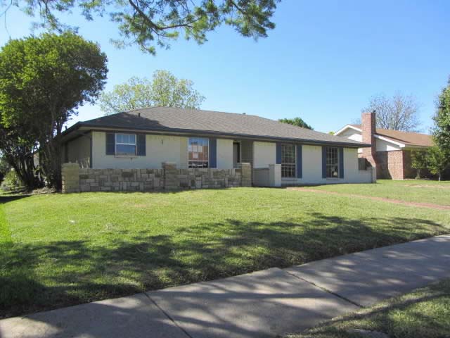 2922 Berkshire Dr