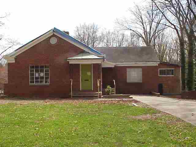 385 Forest Ave