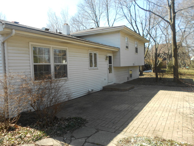 319 Leeds Ct
