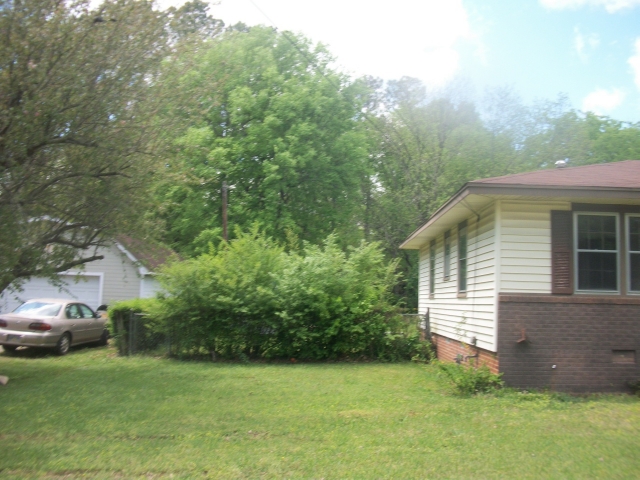 305 Monument Dr
