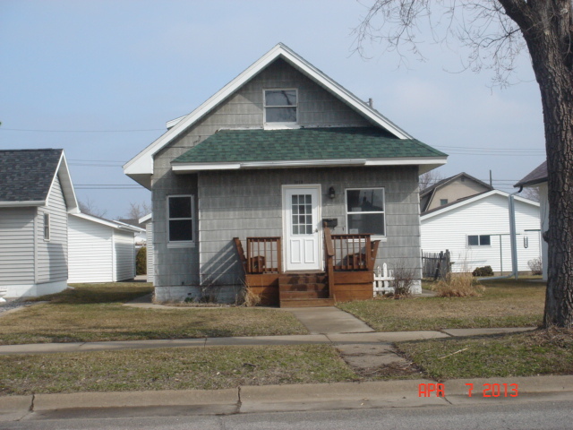 1619 Green Bay St