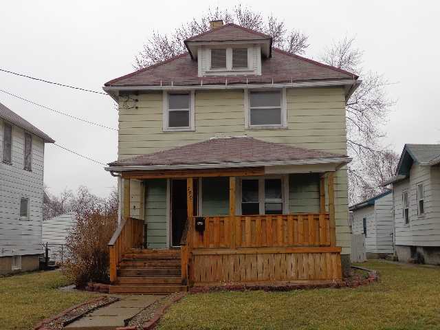 790 Oak Grove Ave