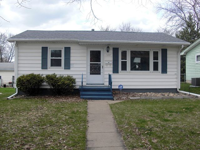 1307 Byron Ave