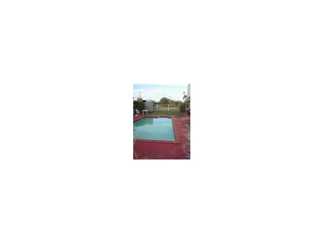 15301 SW 143 AV