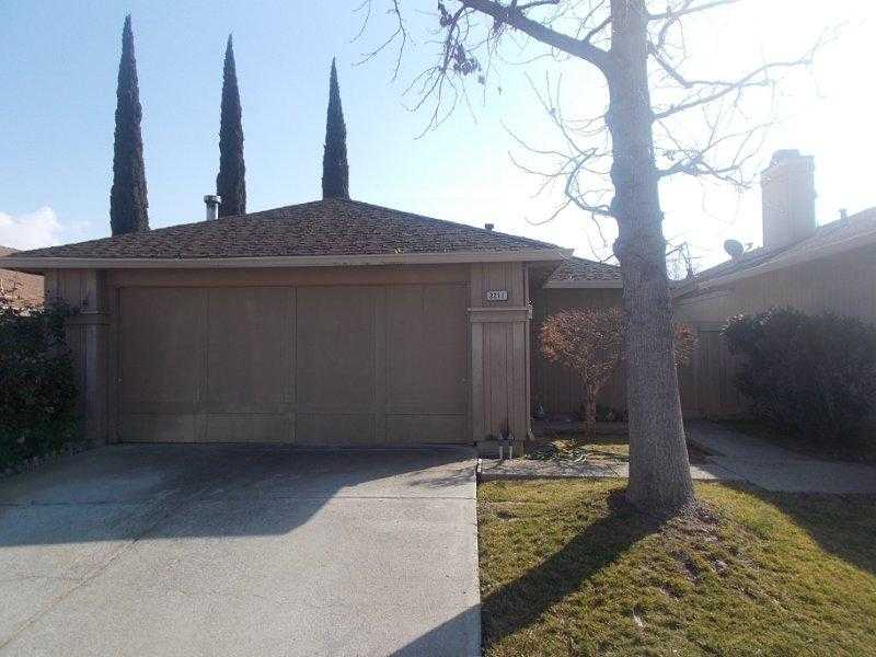2211 Old Creek Cir