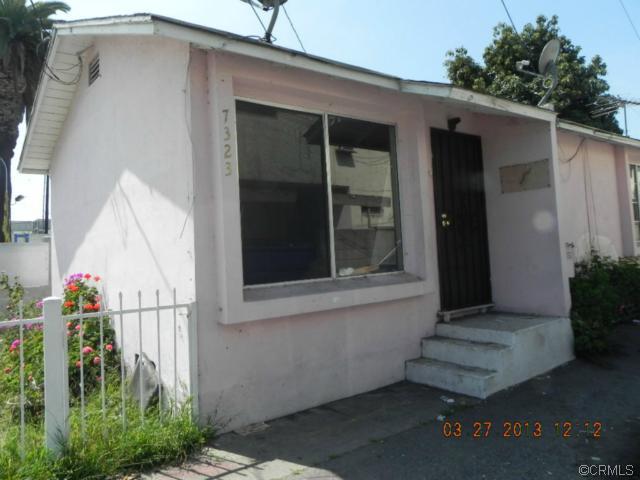 7323 7325 Santa Fe