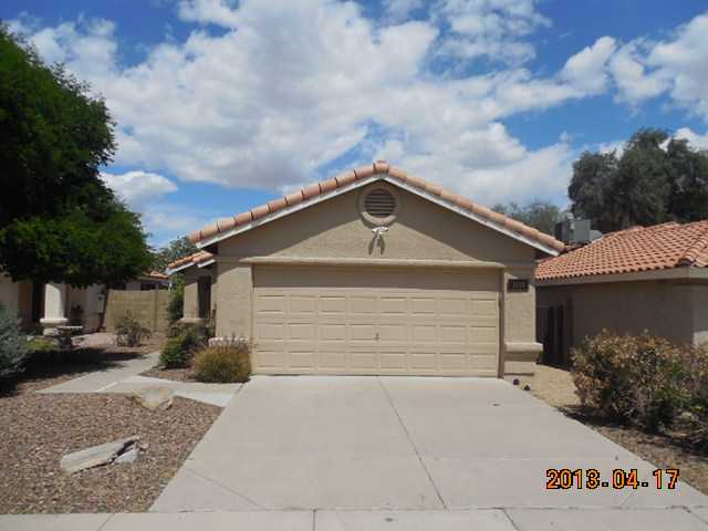 3210 E Laurel Ln