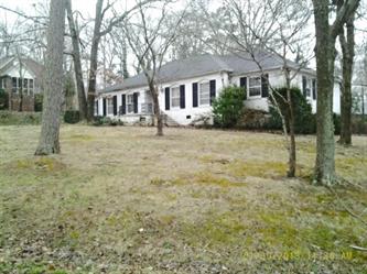100 E Lake Dr