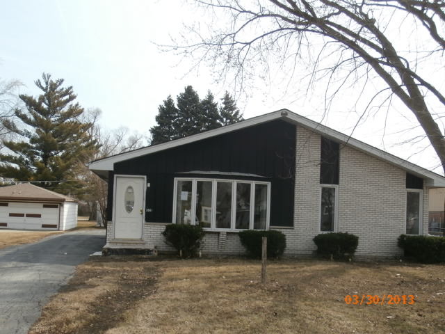 2661 N Roberta Ave