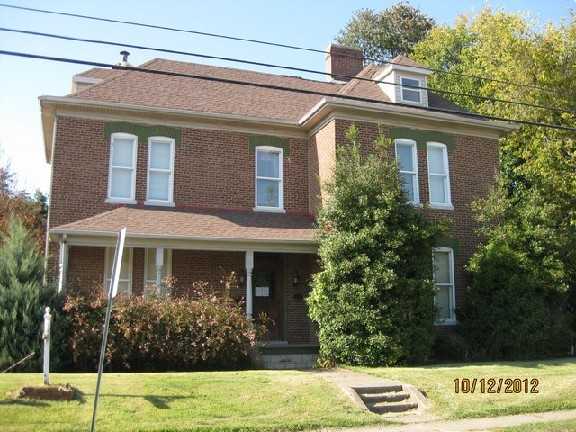 209 W Walnust St