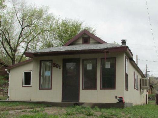 301 E 2nd St