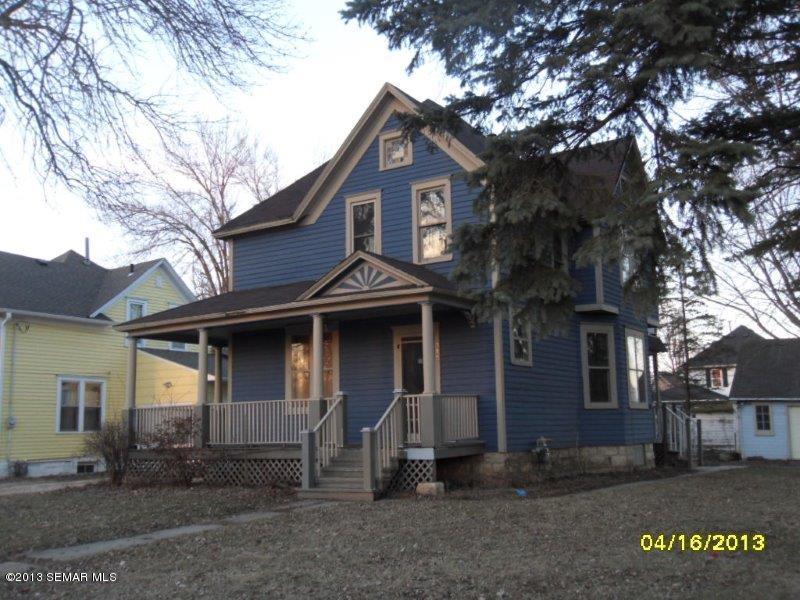 313 Center Ave S