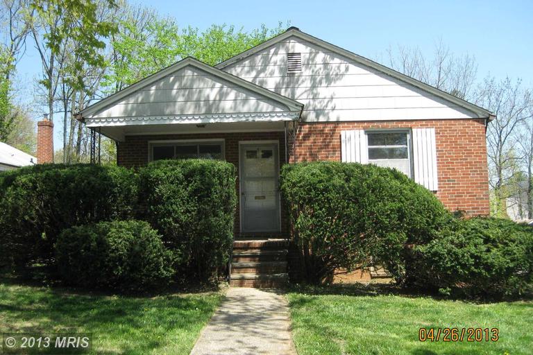 2702 Hanson Ave