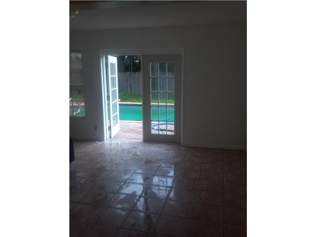 828 FAIRWAY DR