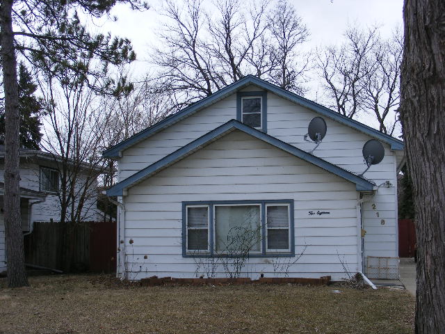 218 E Pine