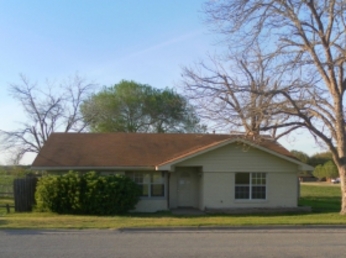 1401 E Tom Green St