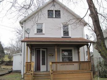 590 Clark St W