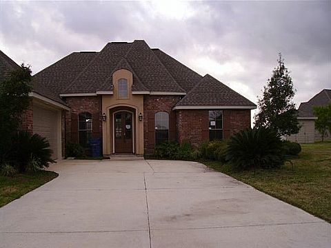 112 Lac Verret Dr