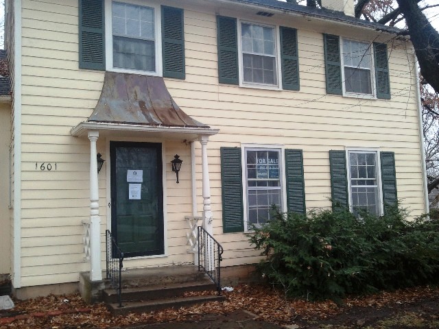 1601 W Broadway Blvd