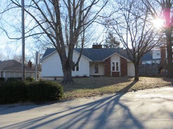 1004 NW Woodlynne Drive