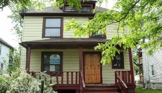 216 S 8th Ave