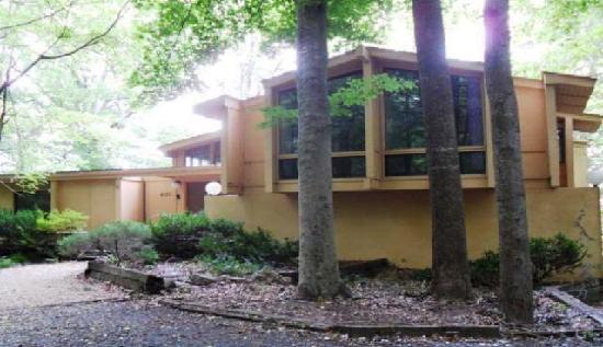 6121 Occoquan Forest Drive