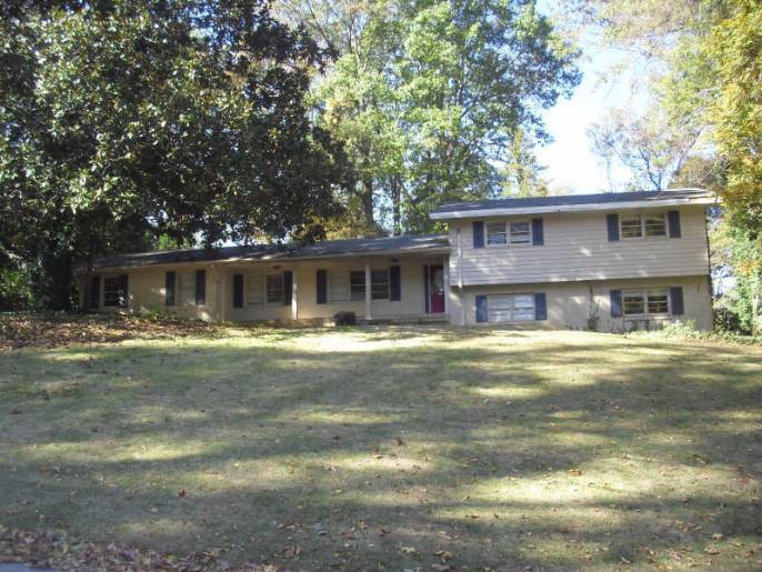 2646 Regency Drive East