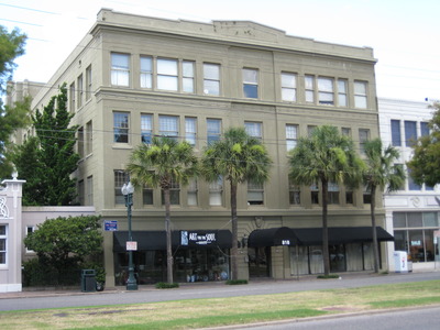 818 Howard Ave