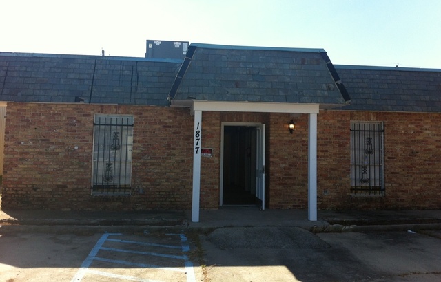 1877 Beaumont Dr