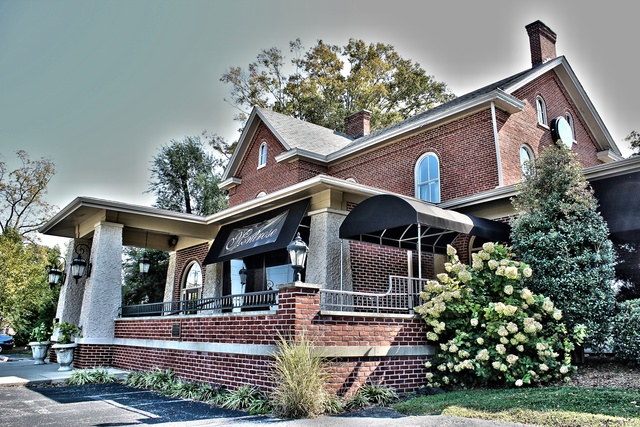318 W. Lewis & Clark Parkway