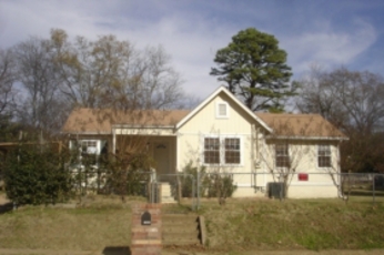 1305 W 4th St