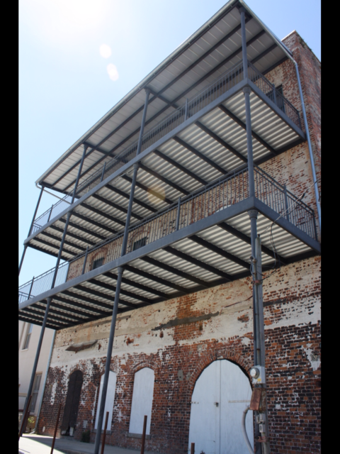 150 W Main St