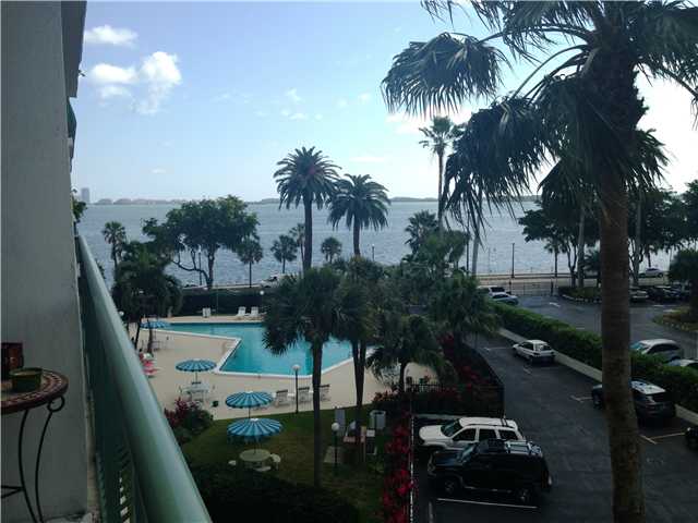 1408 SE BAYSHORE DR # 404