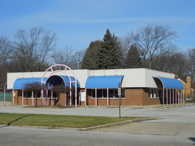 7454 Broadway