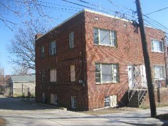 809 48th Pl NE