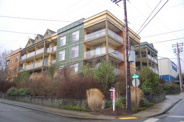 910 Gladstone St Apt 102