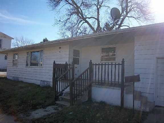 110 W Clay St
