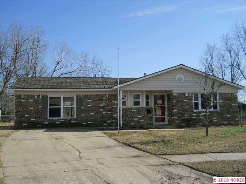 305 N Dogwood St
