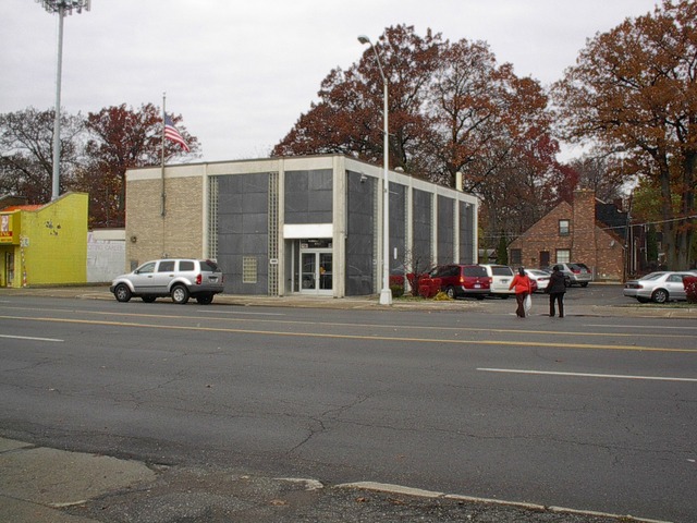 16729 E Warren