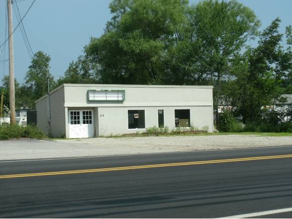 218 Central St Ret 036