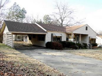 849 E Chickasaw Pl