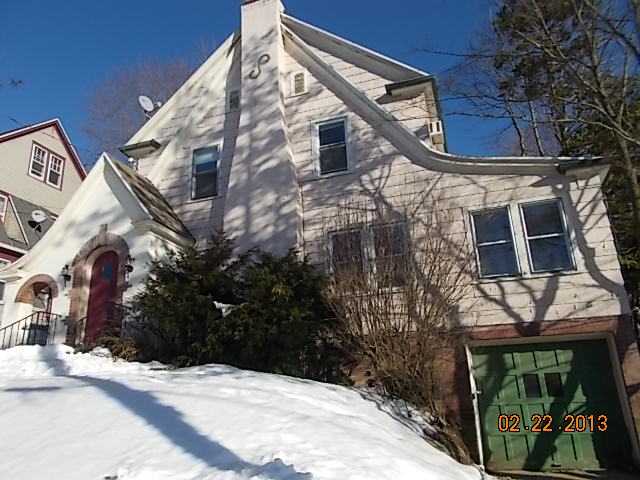 85 Roydon Rd